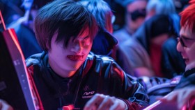 宁王直播剖析IG短板：中期决策失误与团战配合脱节，直面T1战术优势挑战