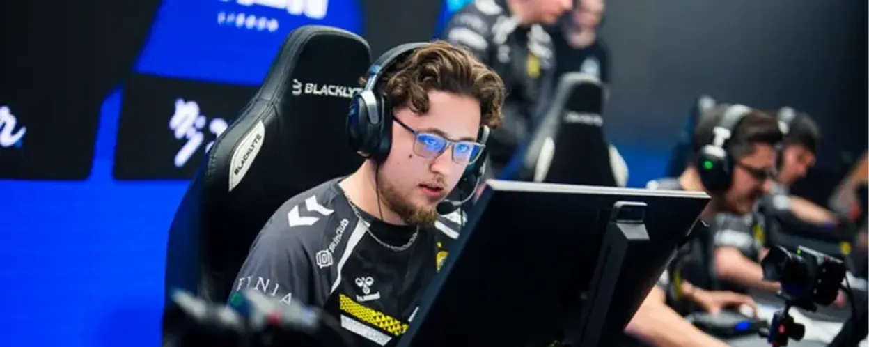 决赛重现经典 Inferno，FaZe Clan 16-14险胜NIP，捧起冠军奖杯。-必赢电竞